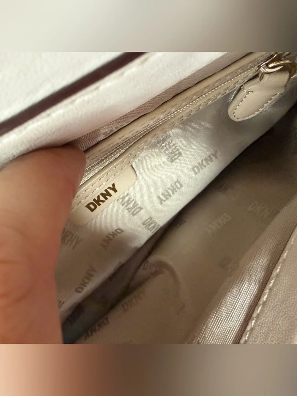 DKNY Veronica Large Shoulder Crossbody Bag White Quilted Gold Chain 02509